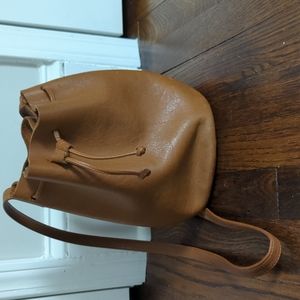BAGGU leather bucket bag